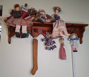 lot 604 image: Country Style Decor and Wall Shelf