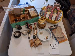 lot 634 image: Vintage Bakeware & Other Accessories