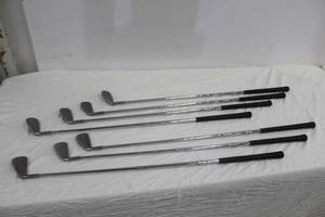 lot 20 image: Lot of (7) Tommy Armour Silver Scot 855s Cavity Balanced Golf Clubs - 4 Iron, 5 Iron, 6 Iron, 7 Iron, 8 Iron, 9 Iron, Putter