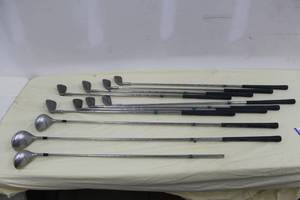 lot 21 image: Lot of (11) First Flight Golf Clubs - 3 Iron, 4 Iron, 5 Iron, 6 Iron, 7 Iron, 8 Iron, 9 Iron, Putter, 1 Wood, 3 Wood, 5 Wood