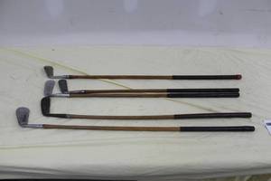 lot 78 image: Lot of (5) Vintage Wood Shafted Golf Clubs - Boye Matched A Set 4 Mashie, Ladies 5 Iron, Spalding Dundee Irons Putter, Robroy Putter, Putter