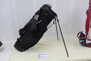 lot 109 image: SportsTrek Golf Club Bag