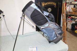 lot 116 image: Aouity Golf Club Bag
