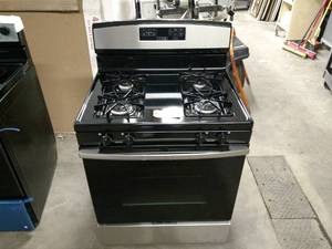 lot 57 image: Ikea Model IGR660GSO Gas Range...