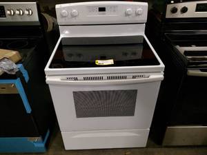 lot 58 image: Ikea Model IER660GSO Electric Range...