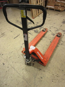 DOOSAN PALLET JACK, 5500 LB. LIFT CAPACITY
