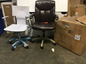 lot 13 image: MIXED PALLET WITH 3 OFFICE CHAIRS SEE PICS
