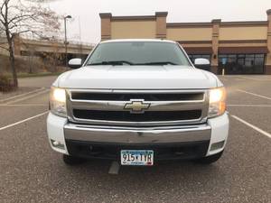 lot 4 image: 2007 CHEVY SILVERADO 4X4 CREW CAB  NO RESERVE