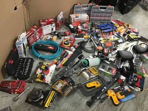 lot 2 image: ASSORTED BOX WITH MIXED TOOLS SEE PICS