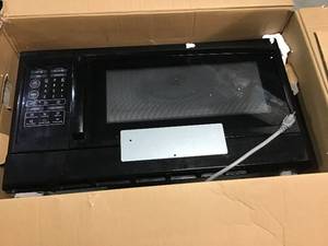 lot 7 image: Pallet with 4 OVER THE RANGE MICROWAVE OVENS SEE PICS