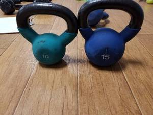 lot 114 image: Lot of (2) Pro Form Cast Iron Kettlebells 10lb.15lb.