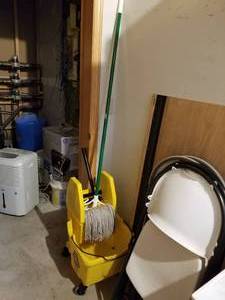 lot 122 image: Rubbermaid Commercial Rolling Mop Bucket with Squeegee and Libman Mop