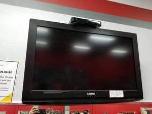 lot 140 image: Sanyo Flat Screen 32 TV with Remote Control