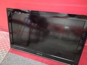 lot 143 image: Sceptre Flat Screen 32 TV with Remote Control