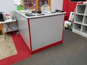 lot 144 image: L-Shape Receptionist Counter