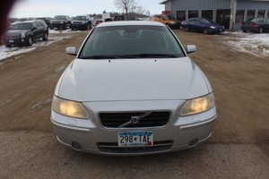 lot 6483 image: 2005 Volvo S60 2.5T - 115,683 Miles -