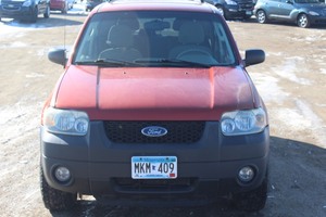 lot 6499 image: 2006 Ford Escape XLT 4x4 - One Owner -