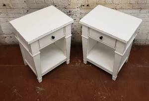 lot 104 image: Bob Mills Folios 21 Set of Nightstands