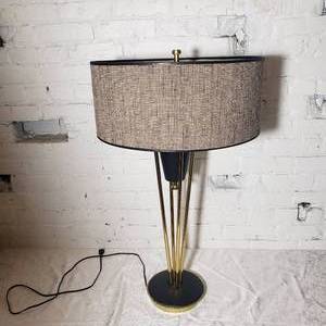 lot 153 image: Attractive Modern Brass Table Lamp