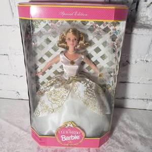 lot 231 image: Mattel BARBIE  Club Wedd Barbie 19717 NRFB