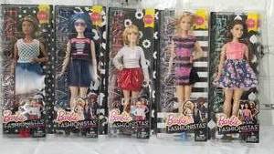 lot 264 image: Mattel BARBIE  Fashionistas Collection of 5 Dolls   NRFB