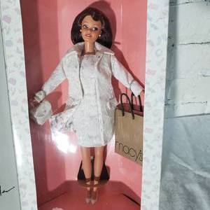 lot 200 image: Mattel BARBIE  City Shopper   Model 16289 NRFB