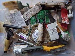 lot 274 image: Lot of Miscellaneous Painting Tools and Household Supplies