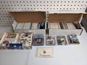 lot 182 image: Large NFL Football Card Lot Multiple Teams Minnesota Vikings Pin