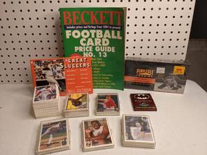 lot 362 image: Assorted Vintage Hockey & Baseball Trading Cards
