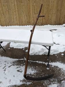 lot 256 image: Rustic Vintage Scythe with Wood Handle