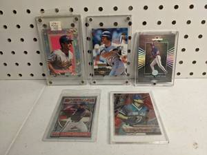 lot 162 image: (5) Unique Paul Molitor Baseball Cards