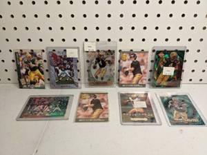 lot 139 image: (9) Brett Favre Football Cards