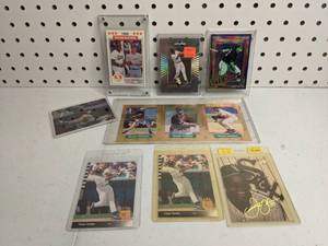 lot 140 image: Assorted Frank Thomas Baseball Cards
