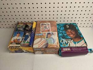 lot 150 image: Lots of 1990s Baseball Trading Cards