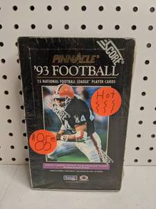 lot 231 image: Box of 93 Pinnacle Football Cards - Factory Sealed