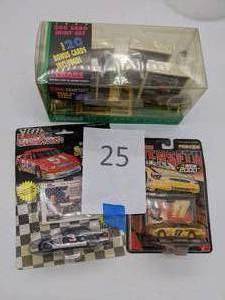lot 25 image: Nascar Model Car and trading Card Combo Lot NIB