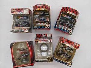 lot 33 image: (6) Nascar Christmas Ornaments NIB