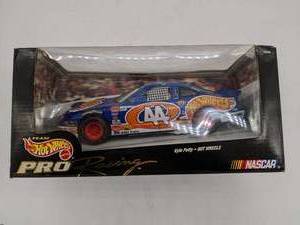 lot 61 image: Hot Wheels Nascar Pro Kyle Petty Pro Racing Model Car