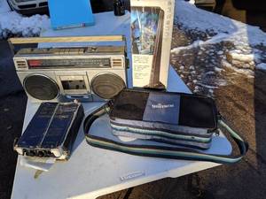 lot 184 image: Vintage Boombox & Other Electronics