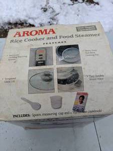 lot 75 image: Aroma Rice Cooker and Steamer