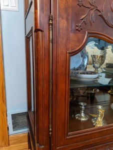 lot 81 image: Large Vintage Mahogany Wood China Cabinet with Glass