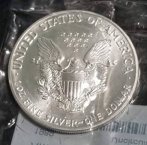 1989 AMERICAN SILVER EAGLE 1 TROY OZ. .999 FINE SILVER DOLLAR