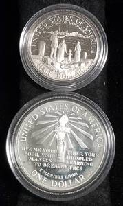 1986 US ELLIS ISLAND COMMEMORATIVE SILVER DOLLAR & CLAD HALF 2 COIN SET