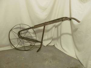 Hand cultivator