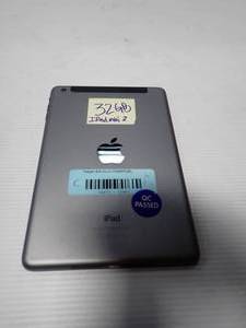 lot 21 image: iPad mini 2nd Gen A1490  cracked screen