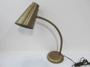 lot 69 image: Nice Mid Century Brass Gooseneck Desk Lamp