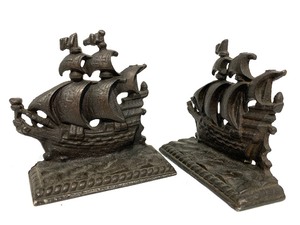 lot 56 image: Pair of Antique Cast Iron Ship Bookends