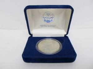 lot 110 image: 1988 American Eagle Silver Dollar - .999 Fine Silver