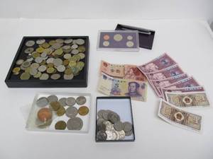lot 113 image: Estate Lot of Foreign Coins & Currency