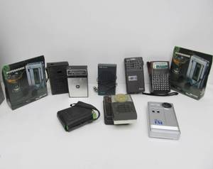 lot 117 image: Group of Vintage Transistor Radios etc